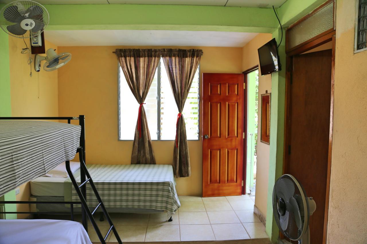 Hostal San Antonio León Exterior foto